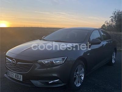 Usado Opel Insignia Selective 136 CV (100 kW) 2017 Gris / plata Berlina