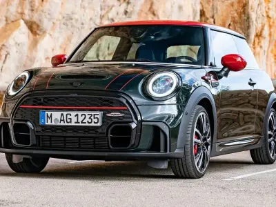 Usado Mini John Cooper Works 231 CV (169 kW) 2023 Negro Utilitario