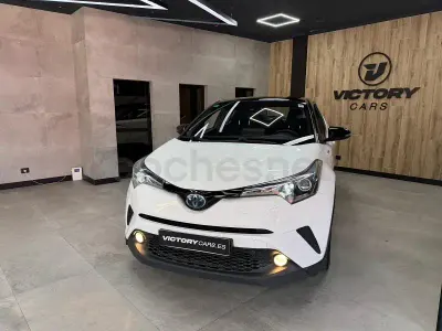 Käytetty Toyota C-HR Active 122 HP (89 kW) 2019 Valkoinen Katumaasturi