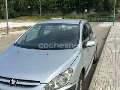 Usado Peugeot 307 90 CV (66 kW) 2005 Gris / plata Berlina