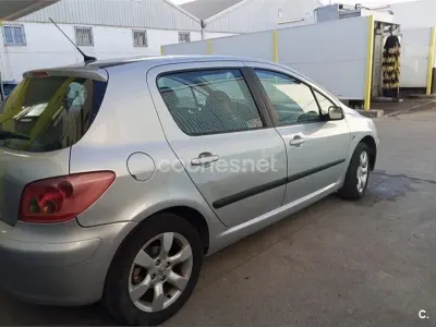 Usado Peugeot 307 110 CV (80 kW) 2003 Gris / plata Berlina