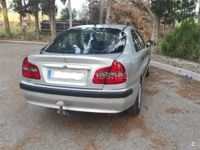 Usado Mitsubishi Carisma 125 CV (91 kW) 2001 Gris / plata Berlina