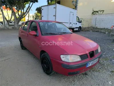 Usado Seat Cordoba Stella 60 CV (44 kW) 2000 Rojo Berlina