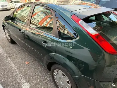 Usado Ford Focus Trend 109 CV (80 kW) 2005 Verde Berlina