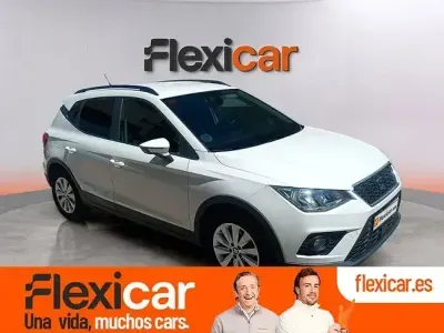 Usado Seat Arona Style Plus 110 CV (80 kW) 2021 Blanco SUV