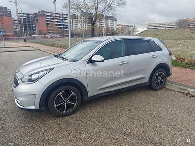 Usado Kia Niro 141 CV (103 kW) 2019 Gris / plata SUV