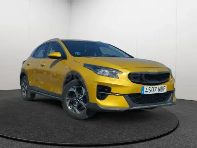 Usado Kia XCeed 120 CV (88 kW) 2022 Amarillo SUV