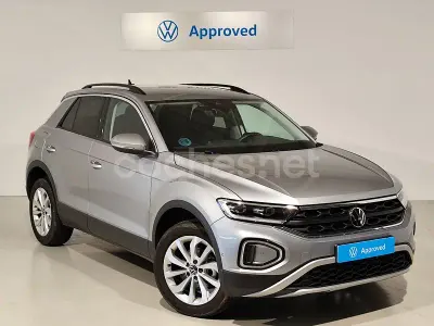 Usado VW T-Roc Life 150 CV (110 kW) 2024 Gris / plata SUV