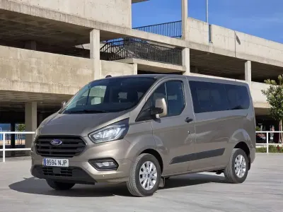 Usado Ford Tourneo Custom Trend 131 CV (96 kW) 2019 Gris Van