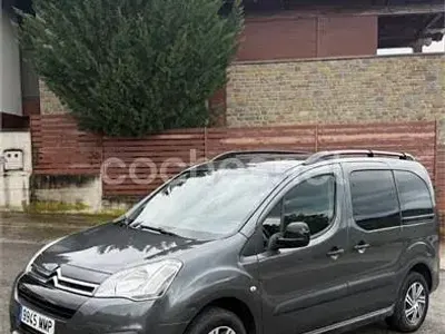 Usado Citroën Berlingo Feel 120 CV (88 kW) 2016 Gris / plata Monovolumen