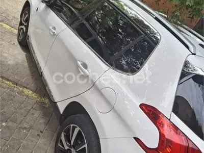 Usado Peugeot 2008 Style 110 CV (80 kW) 2015 Blanco SUV