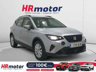 Usado Seat Arona Style 110 CV (80 kW) 2024 Gris SUV