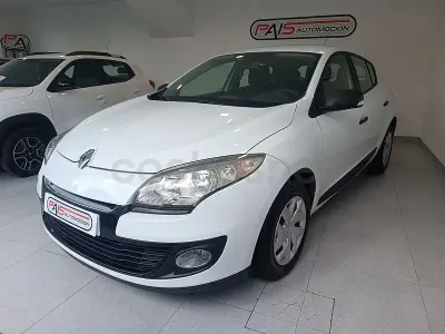 Usado Renault Mégane III LIMITED 95 CV (69 kW) 2014 Blanco Berlina