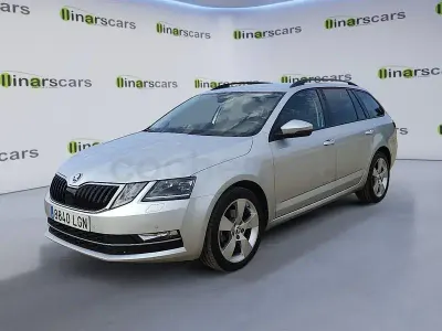 Usado Skoda Octavia Style 150 CV (110 kW) 2020 Gris / plata Familiar
