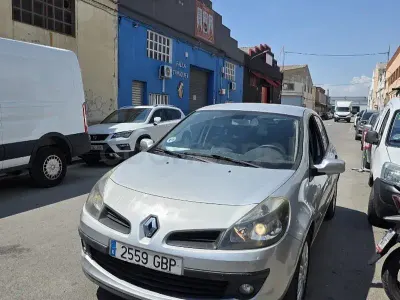 Begagnad Renault Clio II Exception 105 HK (77 kW) 2008 Grå Sedan