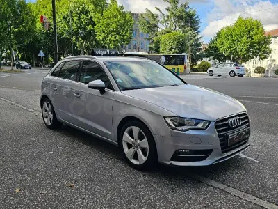 Usado Audi A3 Attraction 110 CV (80 kW) 2015 Gris / plata Berlina