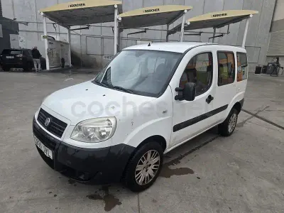 Używany Fiat Doblò Dynamic 105 KM (77 kW) 2010 Biały Minivan