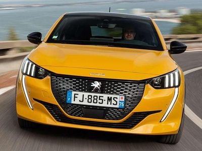 Usado Peugeot 208 GT-line 102 CV (75 kW) 2019 Blanco Utilitario