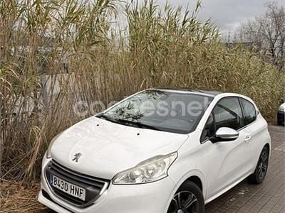 Usado Peugeot 208 Allure 82 CV (60 kW) 2012 Blanco Utilitario