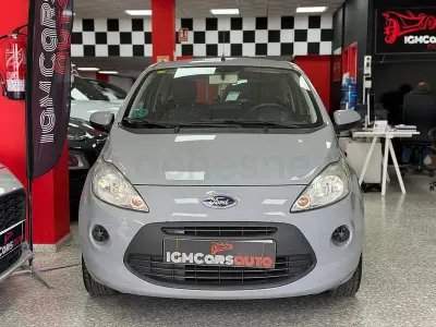 Usado Ford Ka Trend 69 CV (50 kW) 2015 Gris / plata Berlina