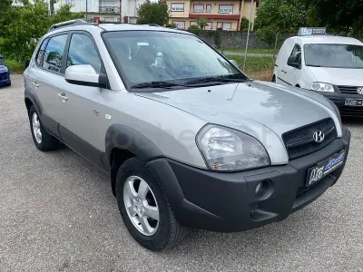 Usado Hyundai Tucson Comfort 140 CV (102 kW) 2007 Gris / plata SUV