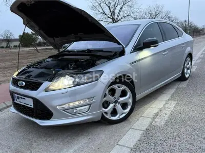 Usado Ford Mondeo Titanium 200 CV (147 kW) 2013 Gris / plata Berlina