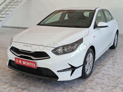Käytetty Kia Ceed 100 HP (73 kW) 2021 Valkoinen Viistoperä