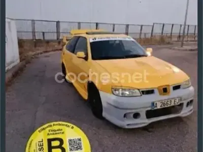 Usado Seat Cordoba Sport 110 CV (80 kW) 2000 Amarillo Berlina