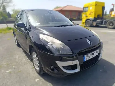 Usado Renault Scénic III Dynamique 131 CV (96 kW) 2011 Negro Monovolumen