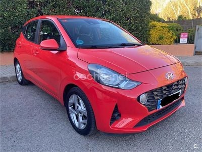 Usado Hyundai i10 66 CV (48 kW) 2021 Rojo Utilitario