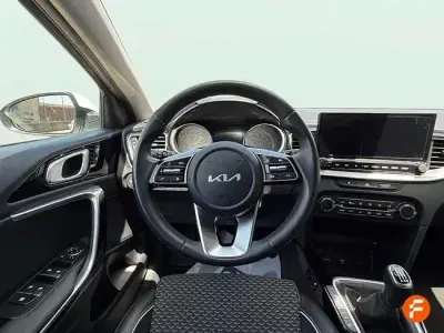 Usado Kia Ceed 120 CV (88 kW) 2022 Blanco Utilitario