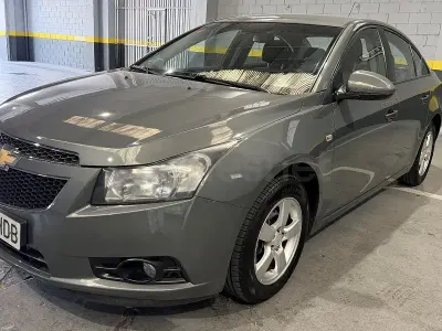 Usado Chevrolet Cruze LS 124 CV (91 kW) 2011 Gris / plata Berlina
