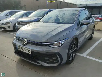 Usado VW Golf VIII GTE 272 CV (200 kW) 2025 Gris / plata Berlina