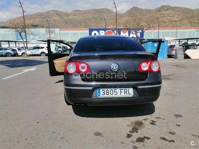 Usado VW Passat Highline 140 CV (102 kW) 2007 Granate Berlina