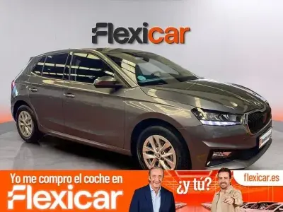 Usado Skoda Fabia Essence 95 CV (69 kW) 2025 Gris Utilitario
