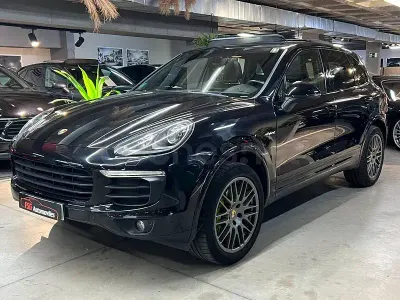 Usado Porsche Cayenne S E-Hybrid 416 CV (305 kW) 2017 Negro SUV