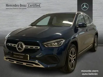 Usado Mercedes GLA180 136 CV (100 kW) 2022 Azul denim SUV