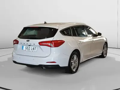 Usado Ford Focus Trend+ 120 CV (88 kW) 2021 Blanco Berlina