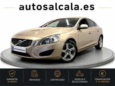 Usado Volvo S60 Momentum 136 CV (100 kW) 2012 Beige Berlina