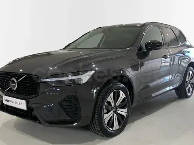 Usado Volvo XC60 Plus 350 CV (257 kW) 2025 Gris / plata SUV