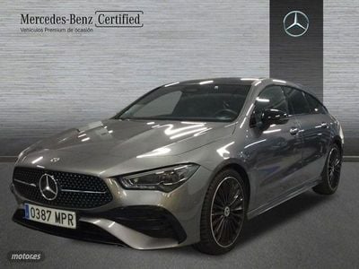 Gris / plateado Usado 2024 Mercedes CLA200 Shooting Brake AMG line Familiar | 41.400 €