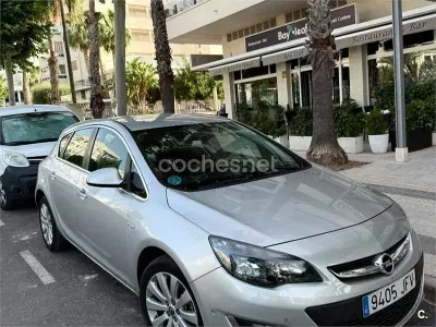 Usado Opel Astra Excellence 140 CV (102 kW) 2015 Gris / plata Berlina