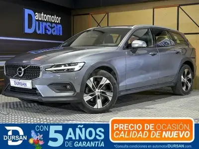 Begagnad Volvo V60 CC Pro 197 HK (144 kW) 2021 Grå Kombi