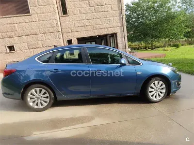 Usado Opel Astra Excellence 110 CV (80 kW) 2013 Azul Berlina