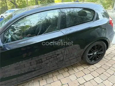 Usado BMW 118 143 CV (105 kW) 2007 Negro Utilitario