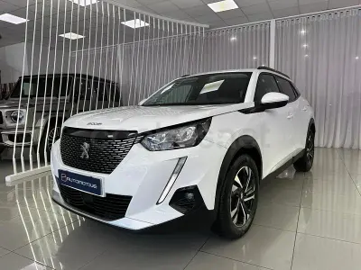 Usado Peugeot 2008 Allure 110 CV (80 kW) 2023 Blanco SUV