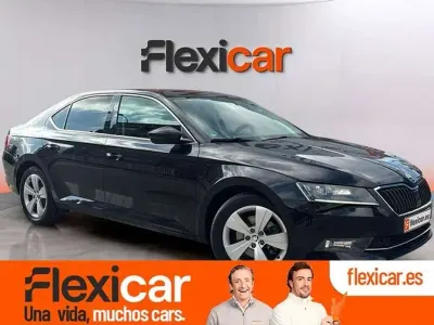 Usado Skoda Superb Active 150 CV (110 kW) 2019 Negro Berlina