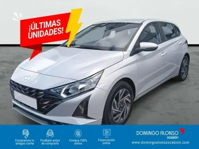 Usado Hyundai i20 101 CV (74 kW) 2025 Gris Utilitario