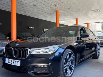 Azul Usado 2017 BMW 750 Sport Line Berlina | 41.600 €