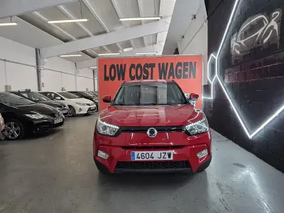 Gebraucht SsangYong Tivoli Limited 115 PS (84 kW) 2017 Rot SUV